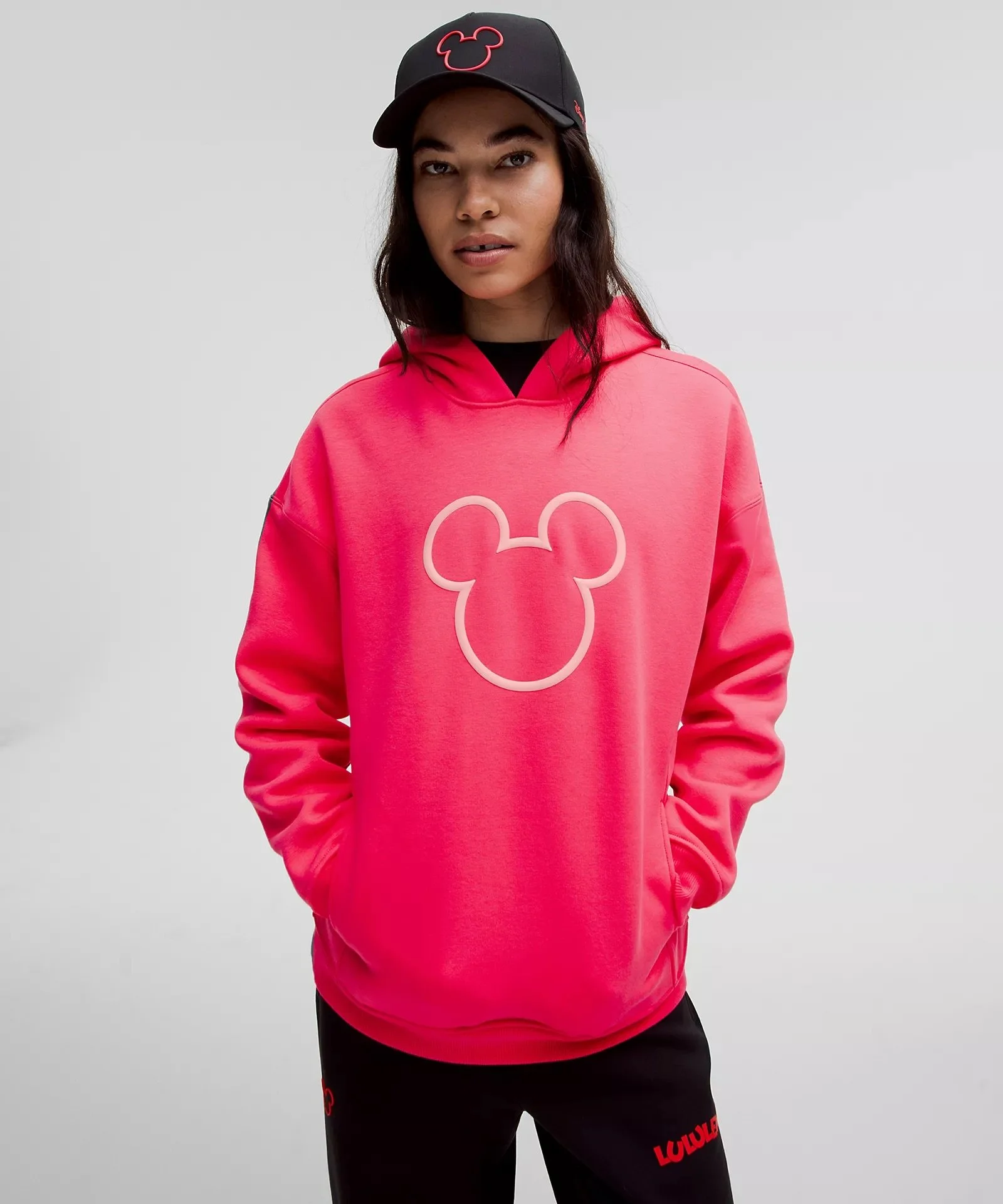 カナダ購入 限定コラボDisney xルルレモン ディズニーミッキーHoodie ルルレモン×ディズニー】初コラボは“レトロなミッキー”が主役の